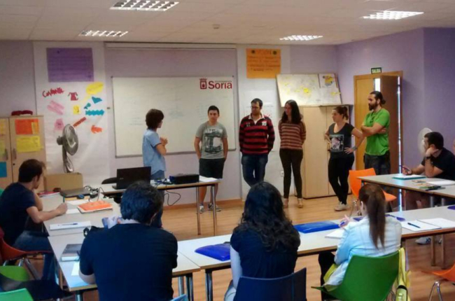 Los alumnos de la Lanzadera durante un taller de comunicación.-CEDIDA