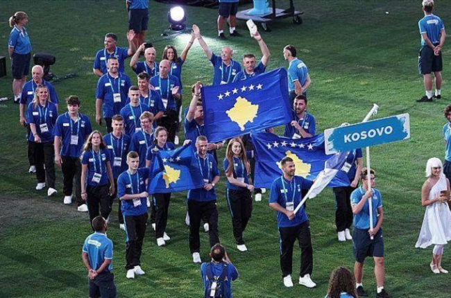 Deportistas de Kosovo en la inauguración de los Juegos Mediterráneos Tarragona 2018.-EL PERIÓDICO