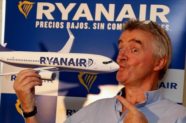 El presidente de la compañía Ryanair, Michael OLeary, al inicio de una rueda de prensa en Madrid.-DAVID CASTRO