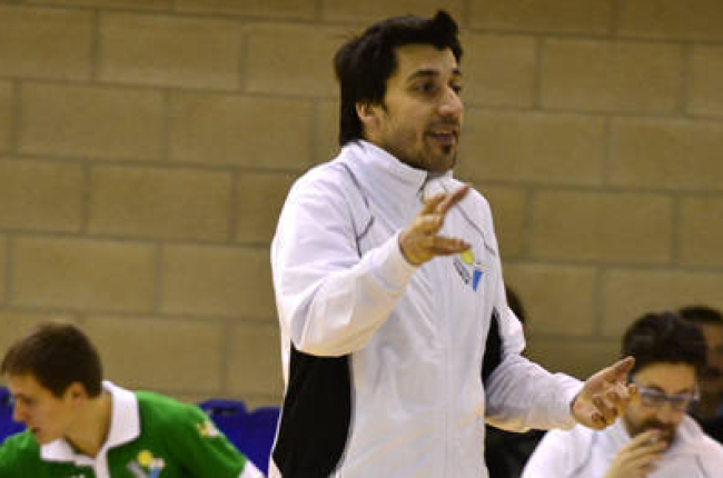 El entrenador del Río Duero San José, Alfonso Flores. / DIEGO MAYOR-