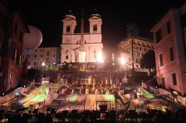 Fiesta de reapertura de la plaza de España de Roma, después de casi un año de obras de restauración.-ATLAS