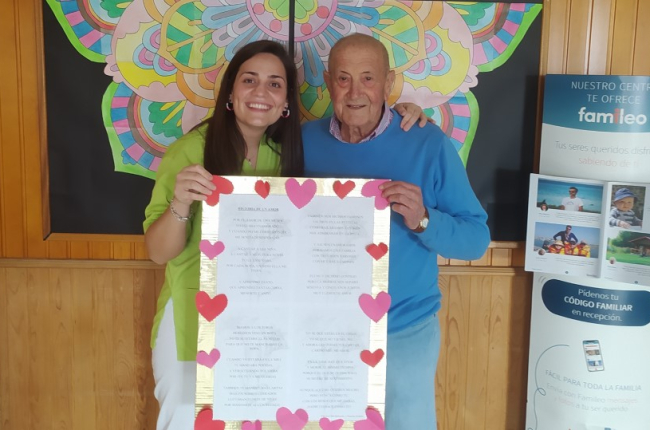 Marta Caballero y Daniel Bartolomé, premiados en el concurso de poesía de Famileo. HDS