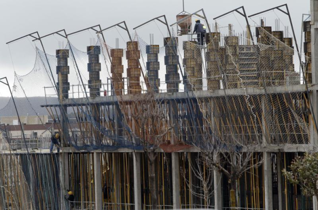 Edificio en construcción en la capital.-Luis Ángel Tejedor