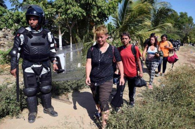 Inmigrantes centroamericanos detenidos en México.-AFP