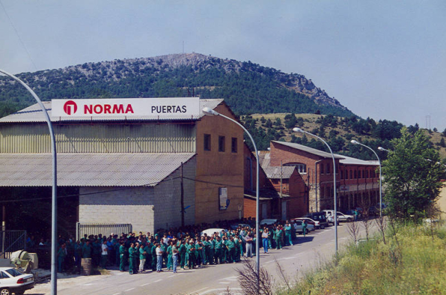 Imagen de archivo de Puertas Norma.-