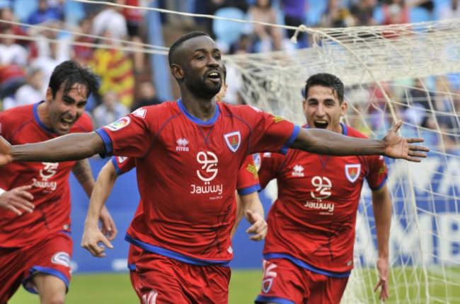 Diamanka celebra el segundo que dio el pase al Numancia a la final.-VALENTÍN GUISANDE