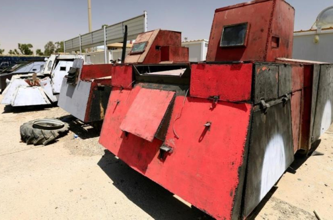 Coche transformado por los mecánicos del Estado Islámico.-THAIER AL-SUDANI / REUTERS