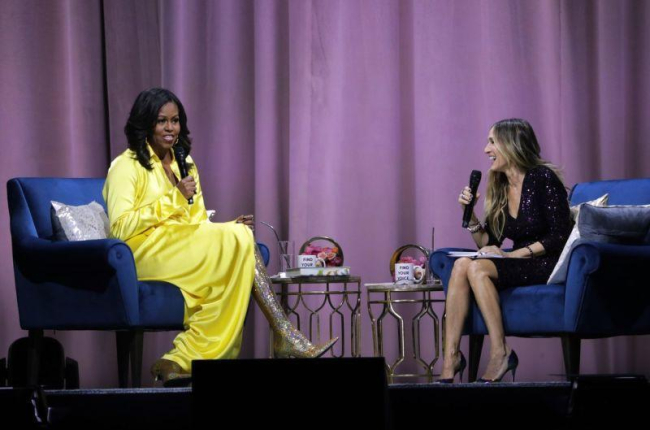 Michelle Obama y Sara Jessica Parker, durante la presentación del libro de memorias de la exprimera dama.-FRANK FRANKLIN II (AP)