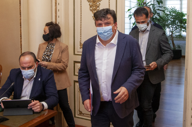 Jesús Cedazo en el pleno de la Diputación de Soria de este jueves. MARIO TEJEDOR