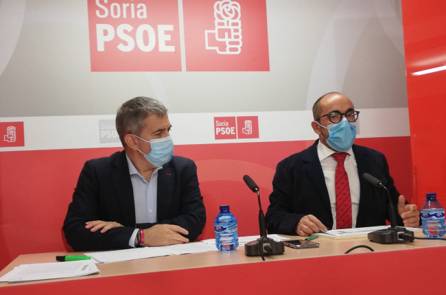 El diputado Javier Antón y el senador Luis Rey durante su comparecencia. HDS
