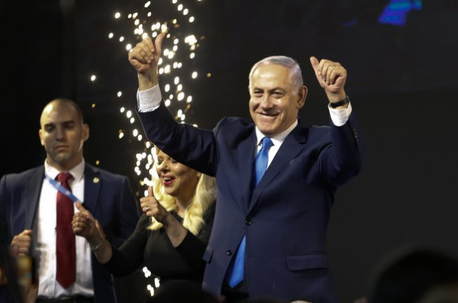 Netanyahu proclama una tremenda victoria en las elecciones.-AP