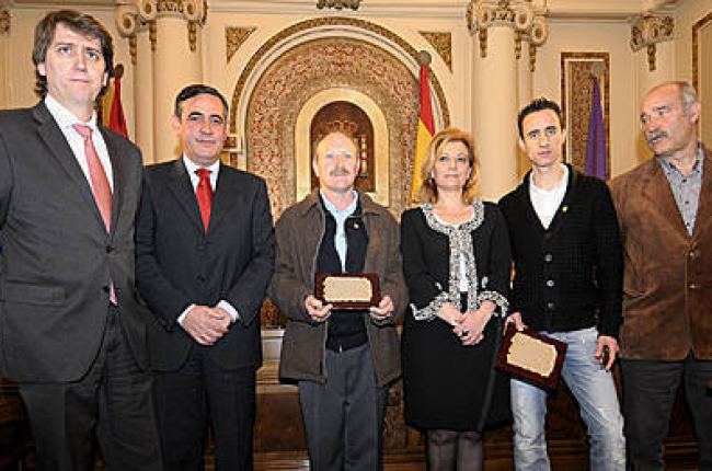 Momento del homenaje en Diputación. / U. Sierra-