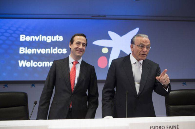 El presidente de CaixaBank, Isidre Fainé (derecha), junto al consejero delegado, Gonzalo Gortázar.-Foto: ALBERT BERTRAN