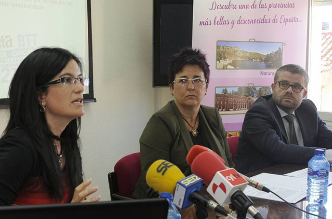 Ana Romera, Montse Pérez y Javier Gracia, ayer, durante la comparecencia de prensa.-VALENTÍN GUISANDE