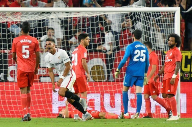 El delantero portugués del Sevilla André Silvacelebra tras marcar el segundo gol ante el Real Madrid.-EFE