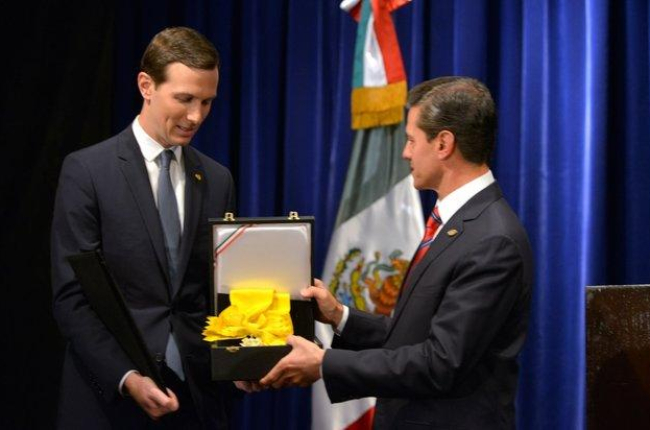 En su último día de gobierno, Peña Nieto condecoró a a Kushner en Buenos Aires.-FACEBOOK / PRESIDENCIA DE MÉXICO