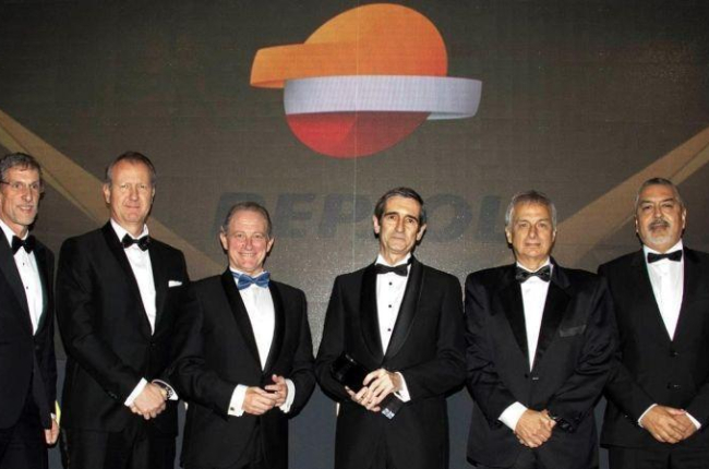 Los responsables de Repsol durante una entrega de premios, en diciembre del 2017.-EFE