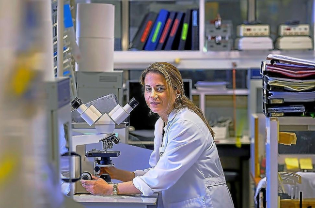 Carolina Vicente, en el laboratorio-Enrique Carrascal