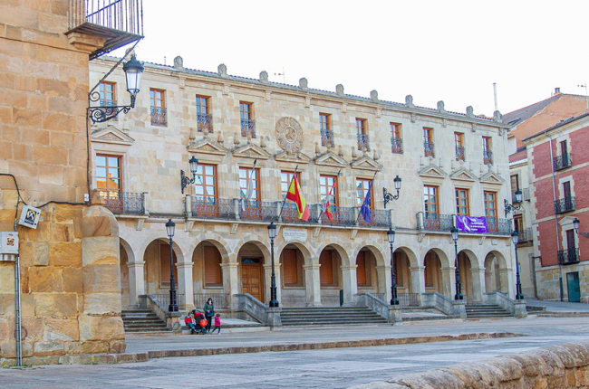 Fachada del Ayuntamiento de Soria.-MARIO TEJEDOR