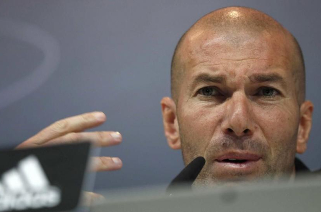 Zinedine Zidane, durante una rueda de prensa.-FERNANDO ALVARADO (EFE)