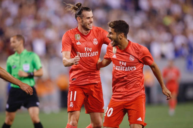Bale (i) y Asensio celebran uno de los goles ante la Roma.-KENA BETANCUR (EFE)