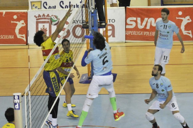 Elvis de Oliveira regresa esta temporada al voleibol soriano.-MARÍA FERRER