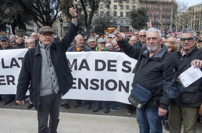 Jubilados protestan en Barcelona-FERRAN SENDRA