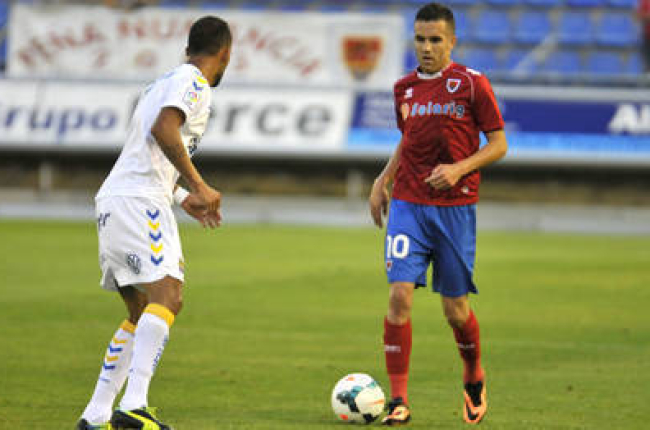 Julio Álvarez podría retrasar su posición para formar en el centro del campo que juegue en Eibar / Diego Mayor-