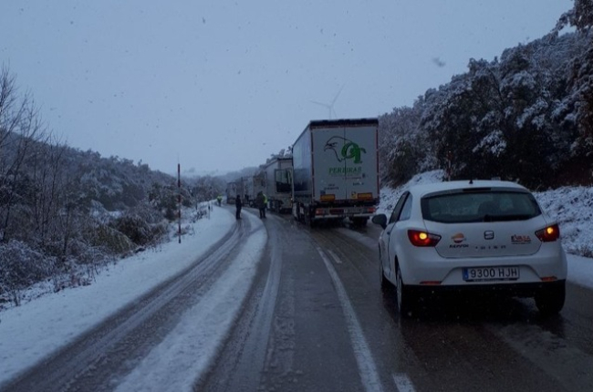 Nieve en una carretera soriana en una imagen de archivo. MARIO TEJEDOR