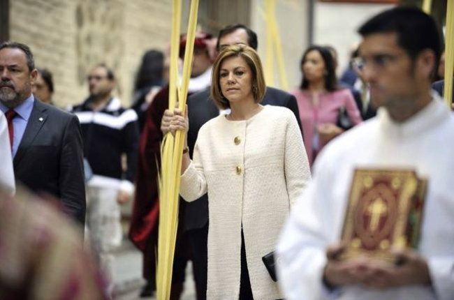 Cospedal, en la procesión del Domingo de Ramos en Toledo.-EFE