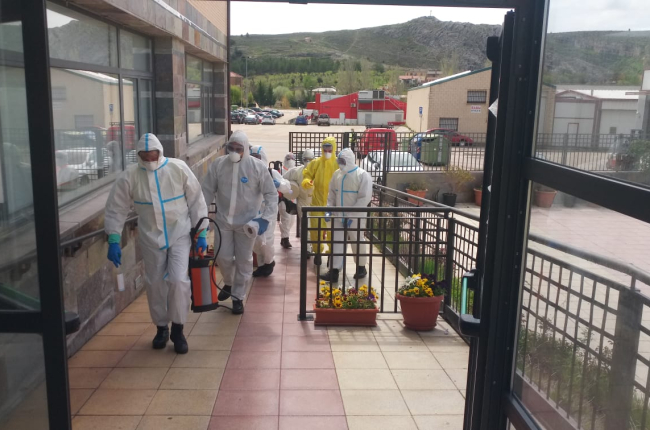 Labores de desinfección en una residencia de la provincia en los últimos días.-HDS