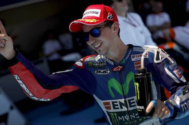 Jorge Lorenzo (Yamaha) celebra la 'pole position' del Gran Premio de España, este sábado en Jerez.-Foto: REUTERS / JON NAZCA