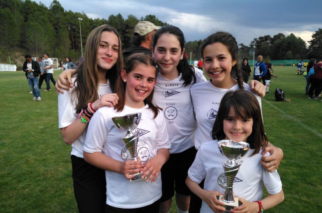 Integrantes de la escuela de fútbol de Navaleno.-HDS