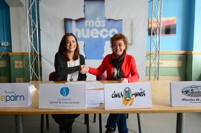Laura García, coordinadora de Cepaim en Soria, y Teresa Vicente, la presidenta de Cives Mundi.-ÁLVARO MARTÍNEZ