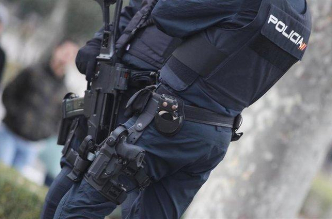 Dos agentes de la Policía Nacional.-EDUARDO PARRA (EUROPA PRESS)