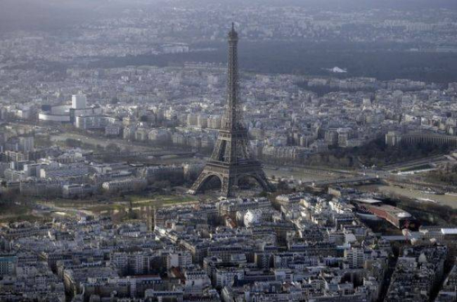Foto aérea de la Torre Eiffel de París.-Foto: AFP / KENZO TRIBOUILLARD