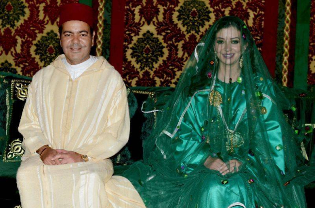 El hermano del monarca marroquí Mohamed VI, Mulay Rachid, junto a su esposa Oum Keltoum Boufares.-Foto: EFE