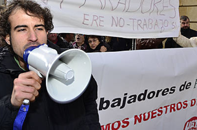 Protesta contra la presentación de un ERE en Soria, en una imagen de archivo. / VALENTÍN GUISANDE-