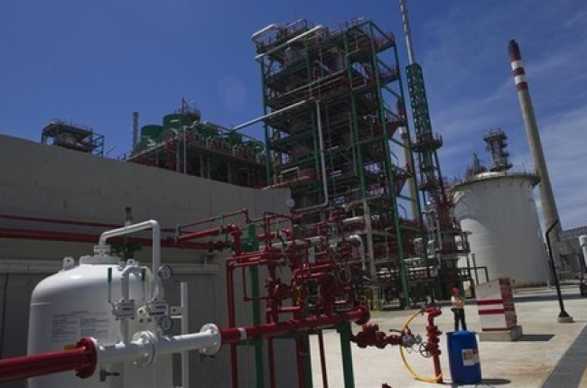 Refinería de Repsol en Cartagena.-REUTERS / SUSANA VERA