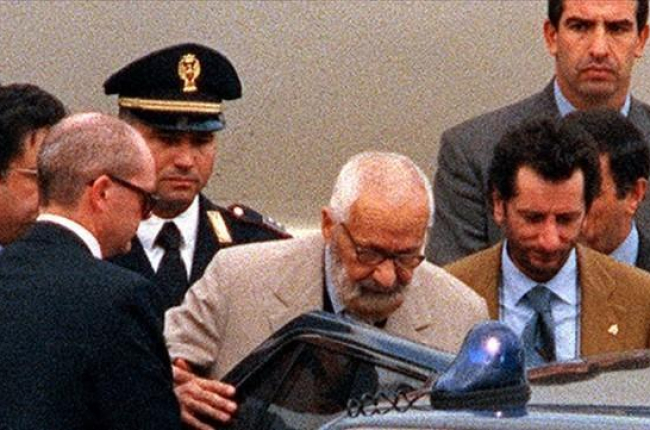 Muere Licio Gelli, el gran conspirador de Italia ANSA / A BIANCHI Licio Gelli , escoltado por la policía hace algunos años en Roma.-