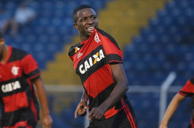 Vinicius Junior celebra un gol durante un partido con el Flamengo sub-20.-