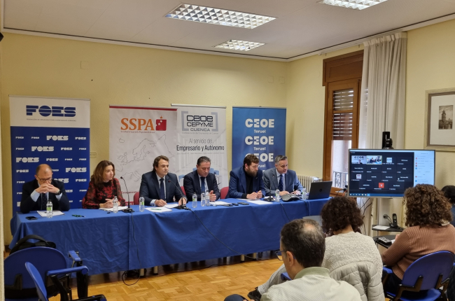 Los representantes de las patronales de Soria, Cuenca y Teruel durante su intervención. HDS