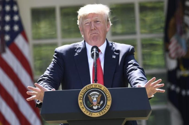 Donald Trump, anunciando su retirada del acuerdo climático de Paris.-SAUL LOEB