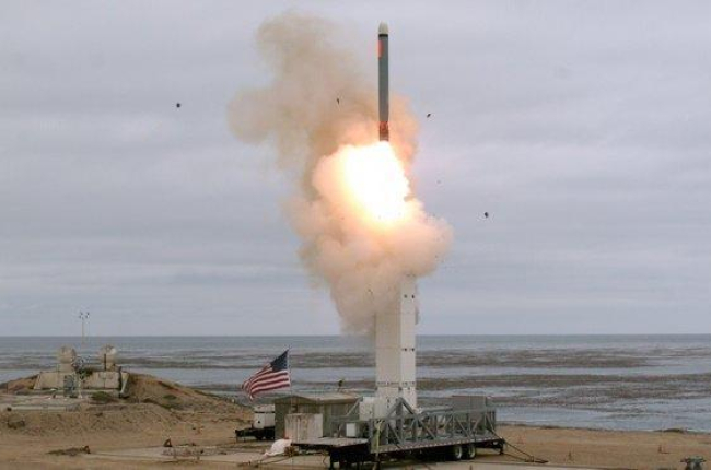 Lanzamiento de prueba de un misil balístico de los Estados Unidos.-EUROPA PRESS