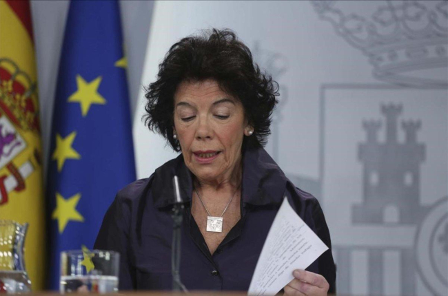 La portavoz del Gobierno, Isabel Celaá, en la rueda de prensa posterior al Consejo de Ministros.-DAVID CASTRO