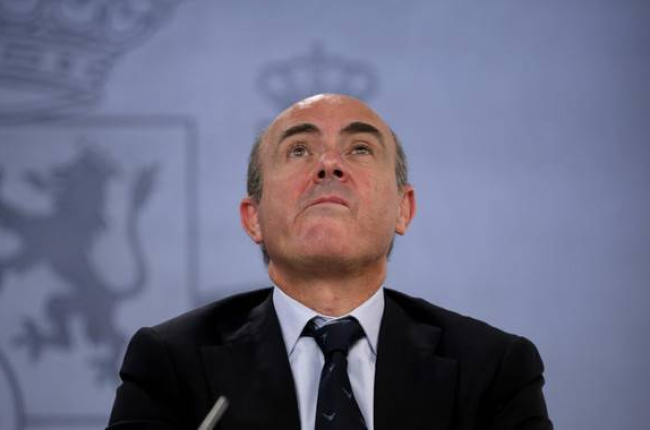 El ministro de Economía, Luis de Guindos, durante una rueda de prensa en la Moncloa, el pasado noviembre.-JOSE LUIS ROCA
