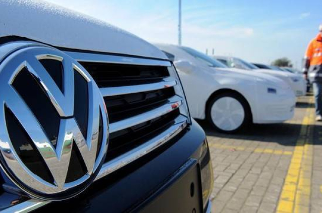 Vehículos de Volkswagen listos para embarcar en el puerto alemán de Bremerhaven.-AFP / ADP / INGO WAGNER