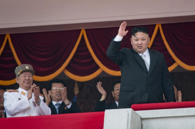 El líder coreano, Kim Jong-un, durante el desfile militar.-ED JONES / AFP