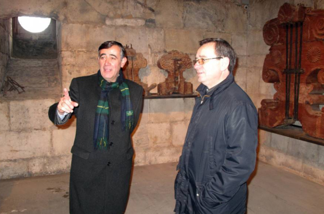 Antonio Pardo y Juan Carlos Atienza, en la visita de ayer a la torre de la Catedral-Javier Nicolás