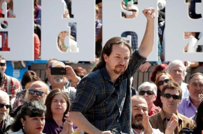 El secretario general de Podemos y candidato a la presidencia, Pablo Iglesias, en un acto en Pamplona.-VILLAR LÓPEZ (EFE)